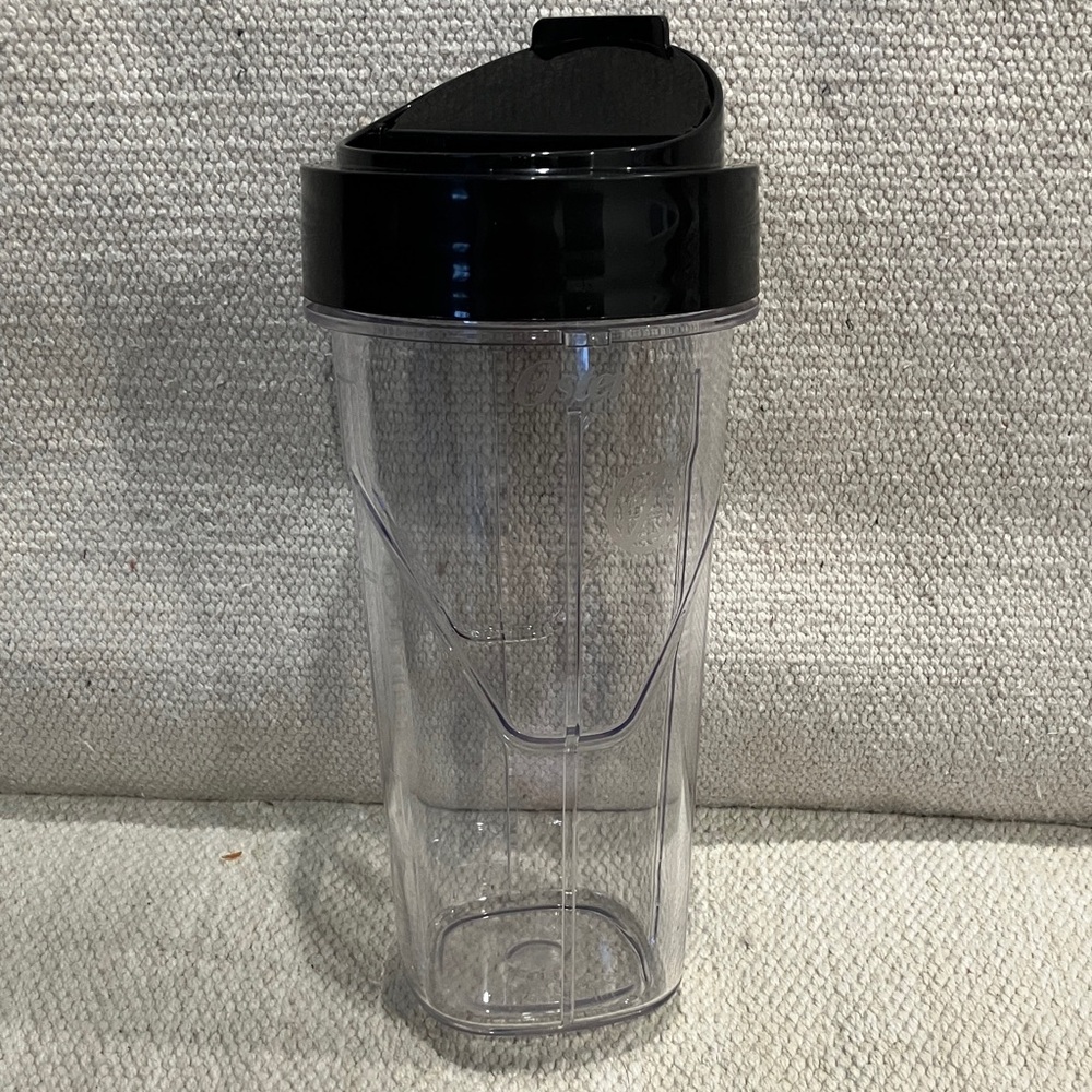 Oster genuine parts - BPA free Blender Bottle with lid - smoothie cup 24 oz